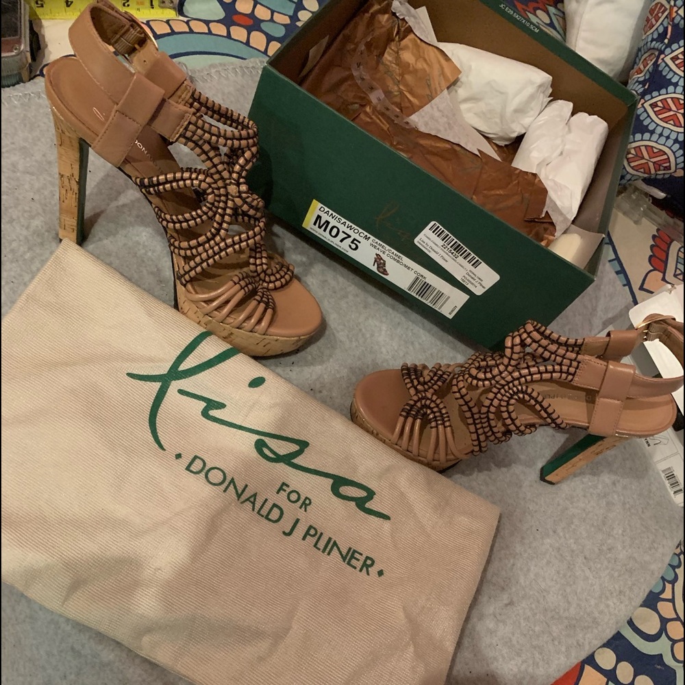 Brand new tan heels